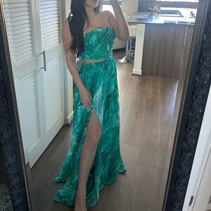 Green Tropical Print Two-Piece Maxi Dress